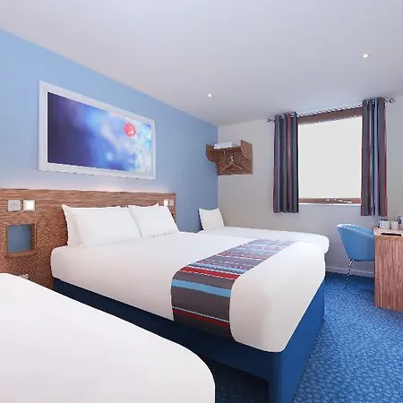 Travelodge Maypole 3*